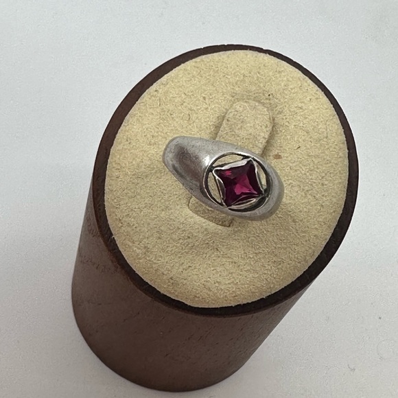 Sz. 6.75 Vintage 925 Sterling Silver Ring with Genuine Garnet - Picture 8 of 9